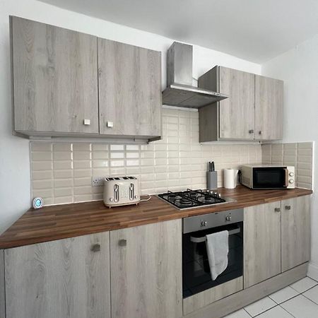 Large 3 Bed - 10 Mins To Centre Liverpool Exterior foto